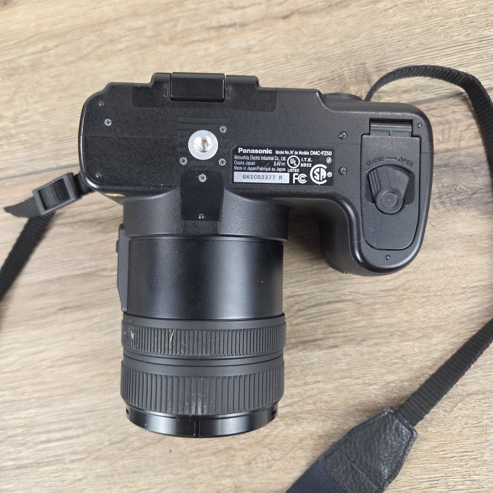 Panasonic LUMIX DMC-FZ50 10.1MP Digital Camera Black w/ Charger & 2 Batteries - Picture 13 of 16